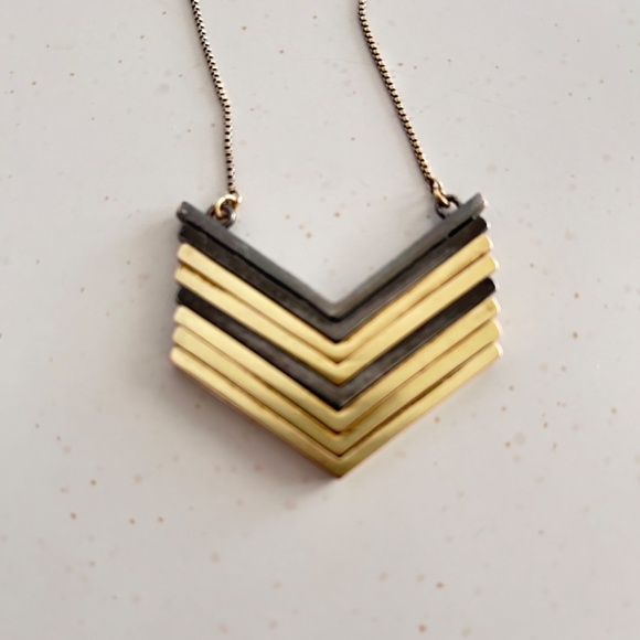 MADEWELL Arrowstack Vintage Chevron Layered Necklace Gold and Black Toned - Picture 5 of 11